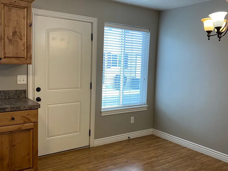 555 Countryside Ave — Photo 9