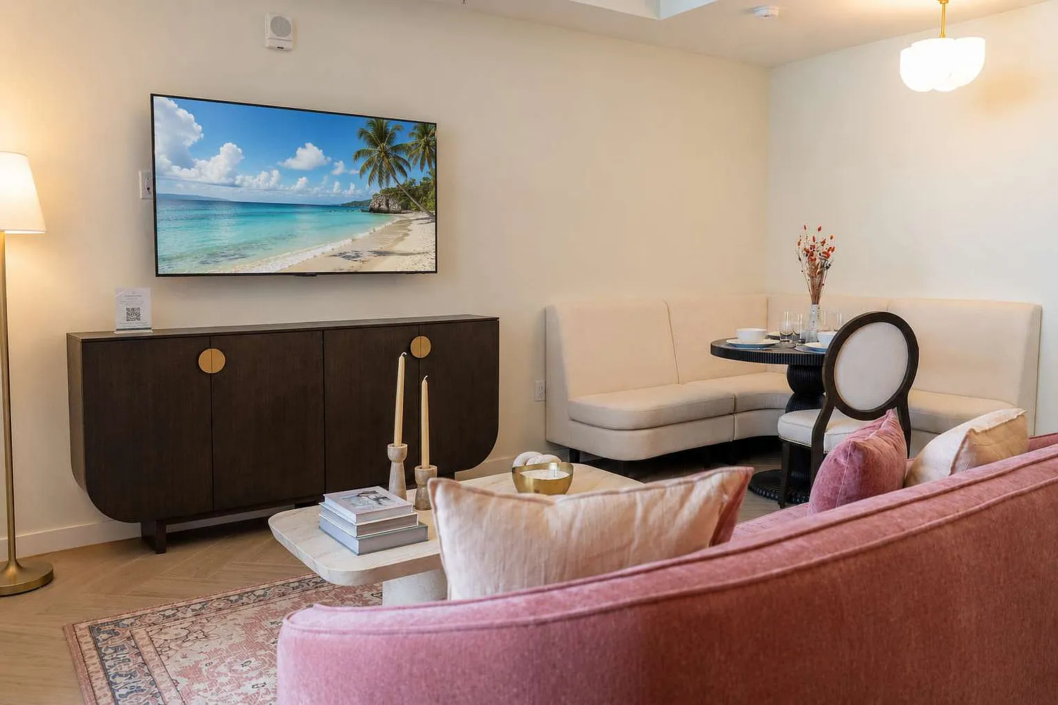 1 bed, 1.0 bath, 667 sqft, $6,028 — Photo 3
