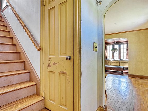 3rd image of 40 Lancaster Dr
