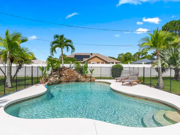 712 NW Viscaya Street, Port St Lucie, FL 34983