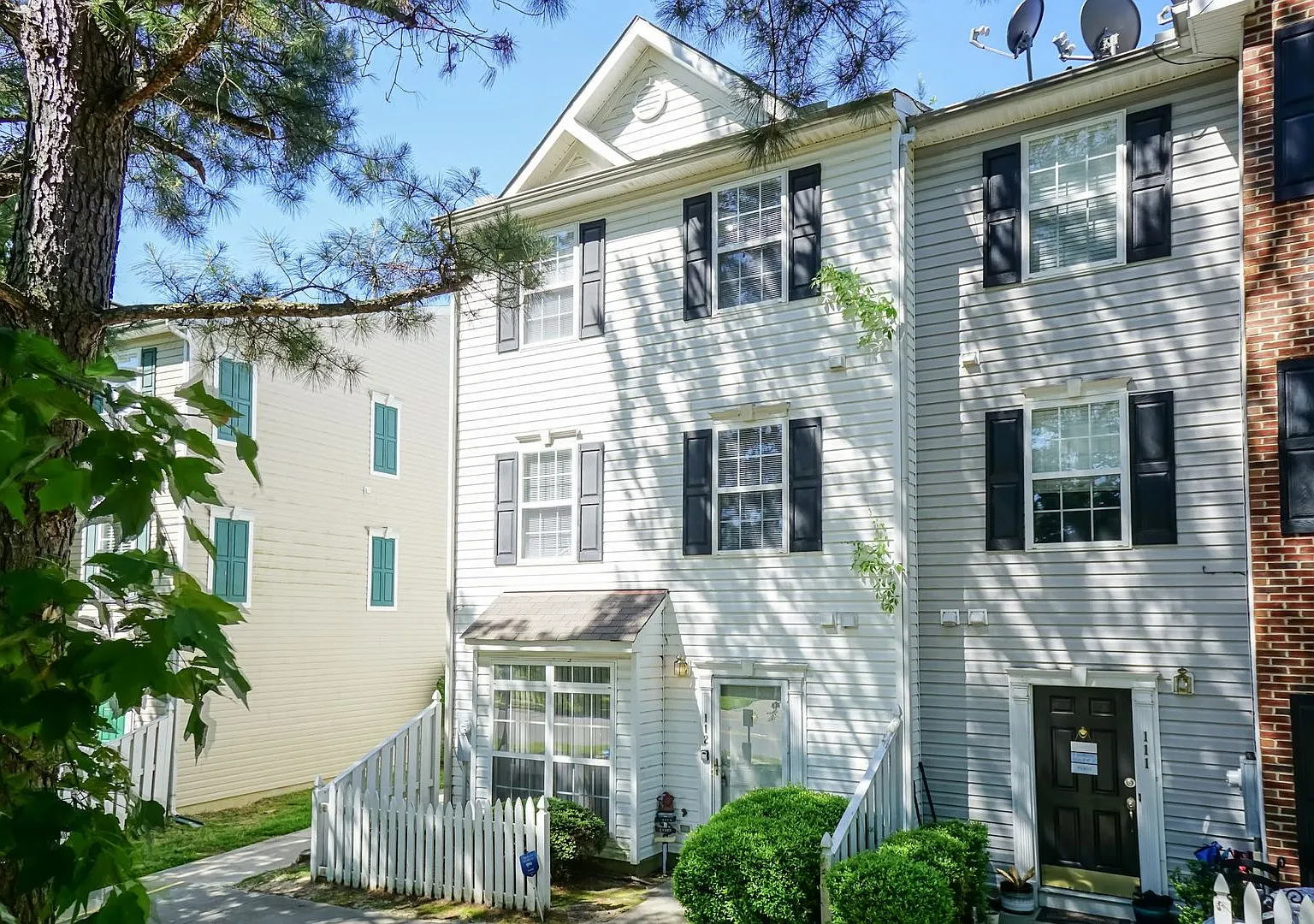 Three Bedroom END unit Townhome! — Photo 1