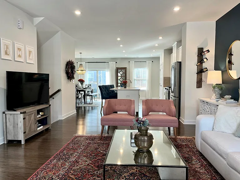 1813 Shumard Ln — Photo 3
