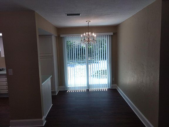4th image of 1717 Pasadena Dr.