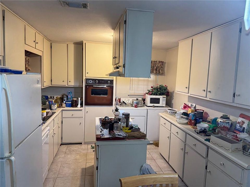 2nd image of 3909 Pleasant Valley Rd