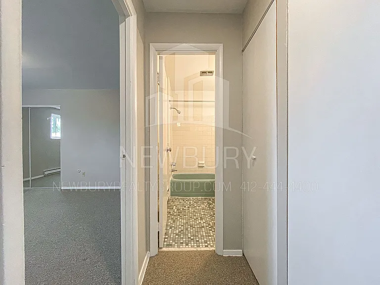 Poplar Apartments — Photo 15