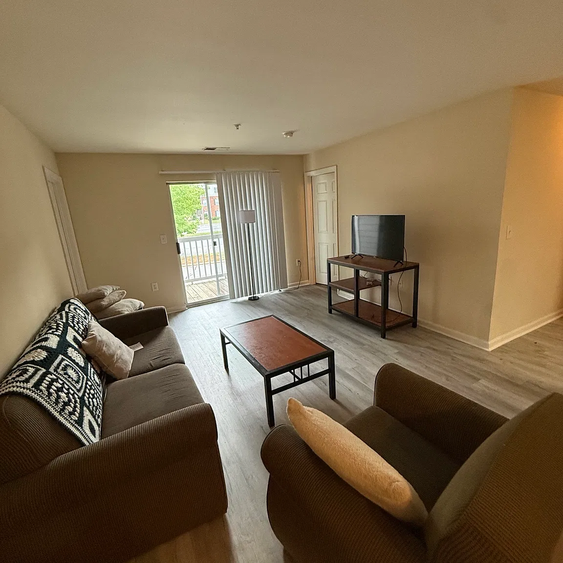 3 bed, $860 — Photo 3