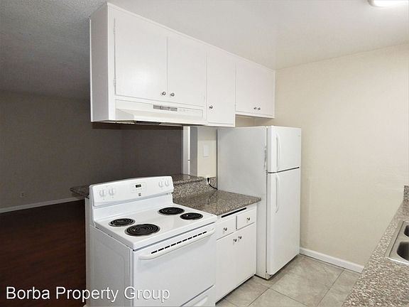 2nd image of 615 Cerritos Ave APT 8