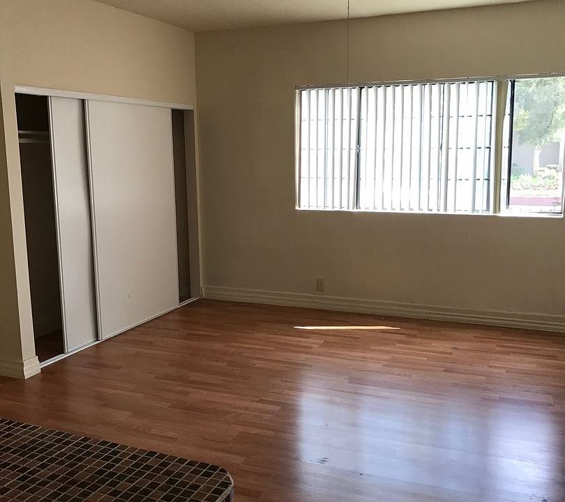 1st image of 3057 Leeward Ave APT 01
