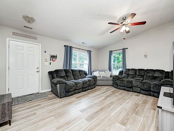 4th image of 8814 Woodpointe Cir