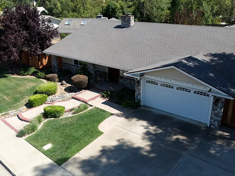 2628 Superior Dr — Photo 3