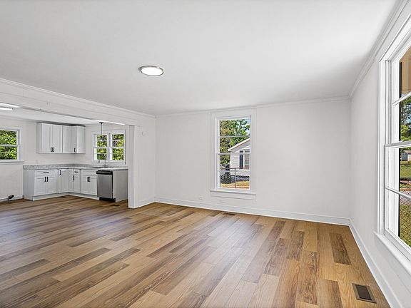 4th image of 205 Kay St