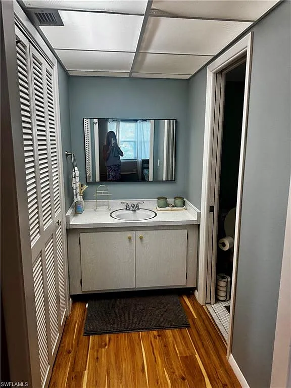 2 bed, 2.0 bath, 916 sqft, $2,400 — Photo 1