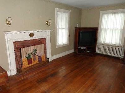 5th image of 400 Glenburn Ave