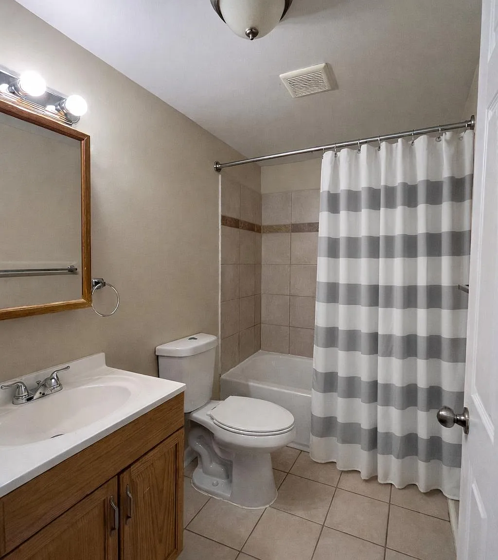 4 bed, 3.0 bath, 2555 sqft, $819 — Photo 4