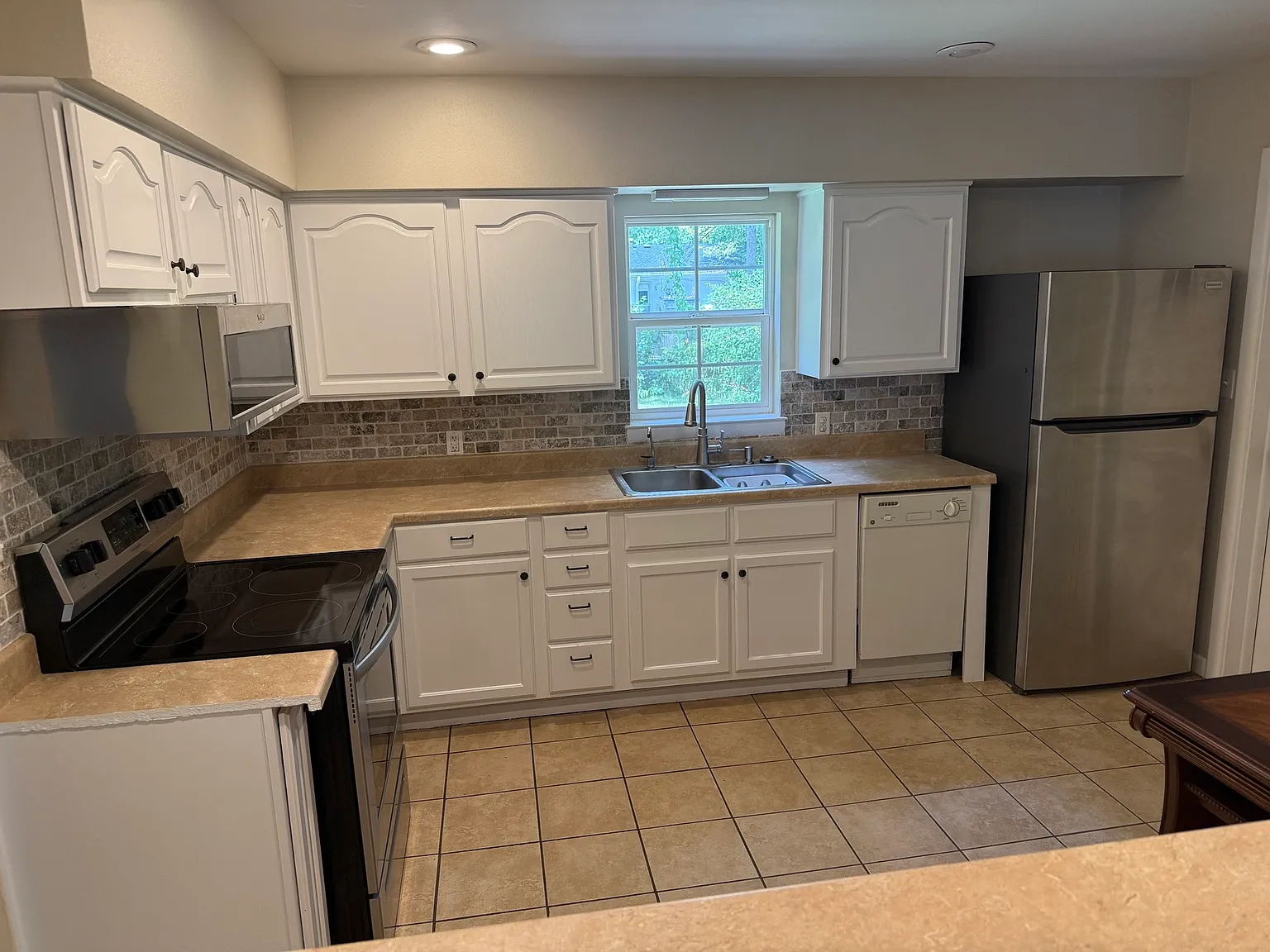 3 bed, 1306 sqft, $1,300 — Photo 3