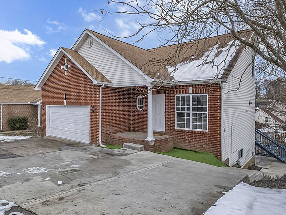 3rd image of 2434 Broadview Dr