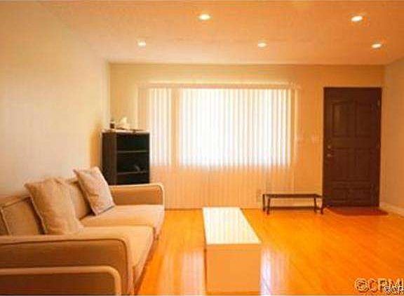 5th image of 818 W Huntington Dr APT 4