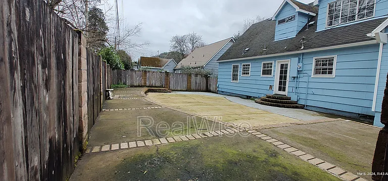 355 W Selmar Ct — Photo 27