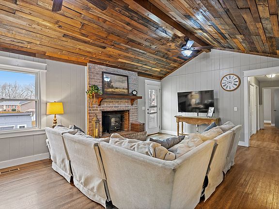 4th image of 2419 Hillmont Dr
