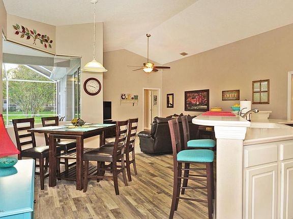 4th image of 854 Woodbine Dr