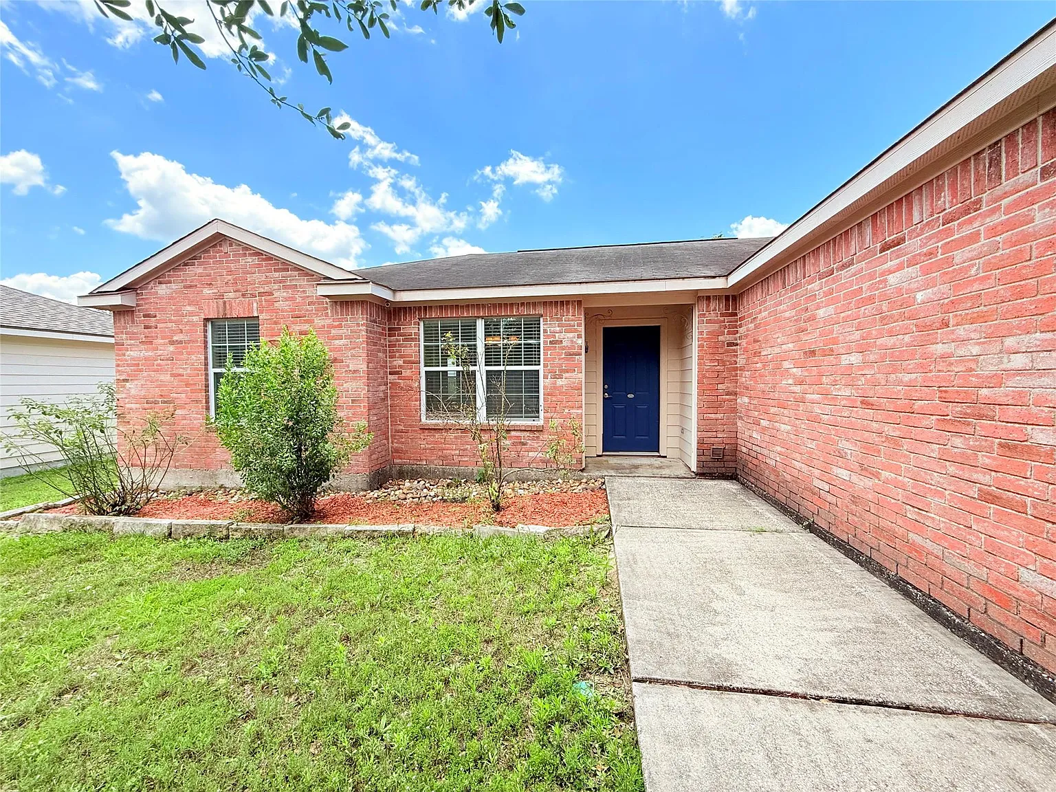 3 bed, 2.0 bath, 1358 sqft, $1,750 — Photo 4