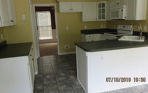 3rd image of 10060 Delle Meade Dr