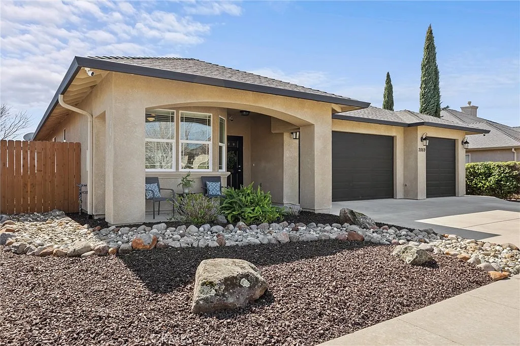 2869 Beaumont Ave photo 1
