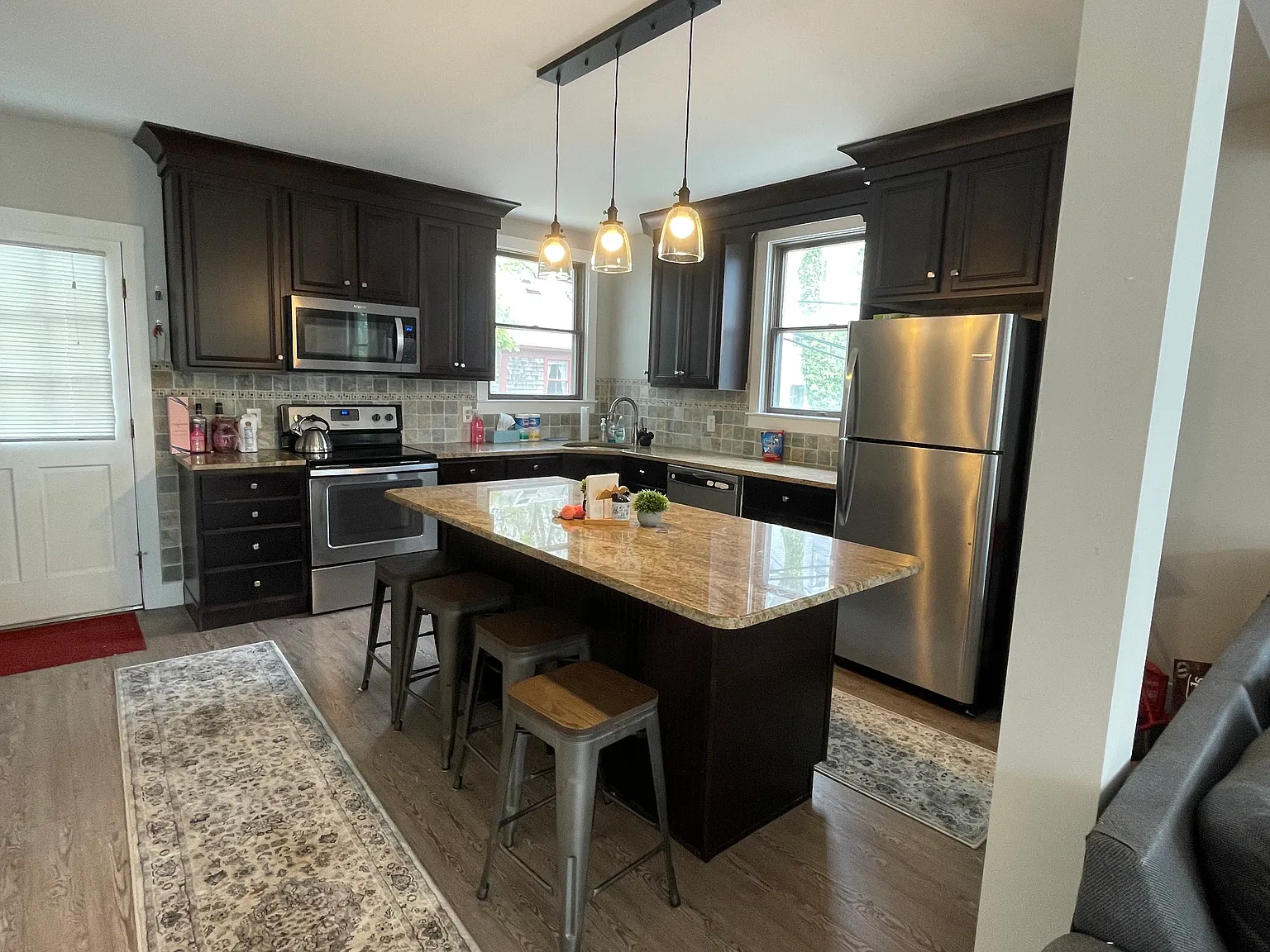 2 bed, 1070 sqft, $2,400 — Photo 4