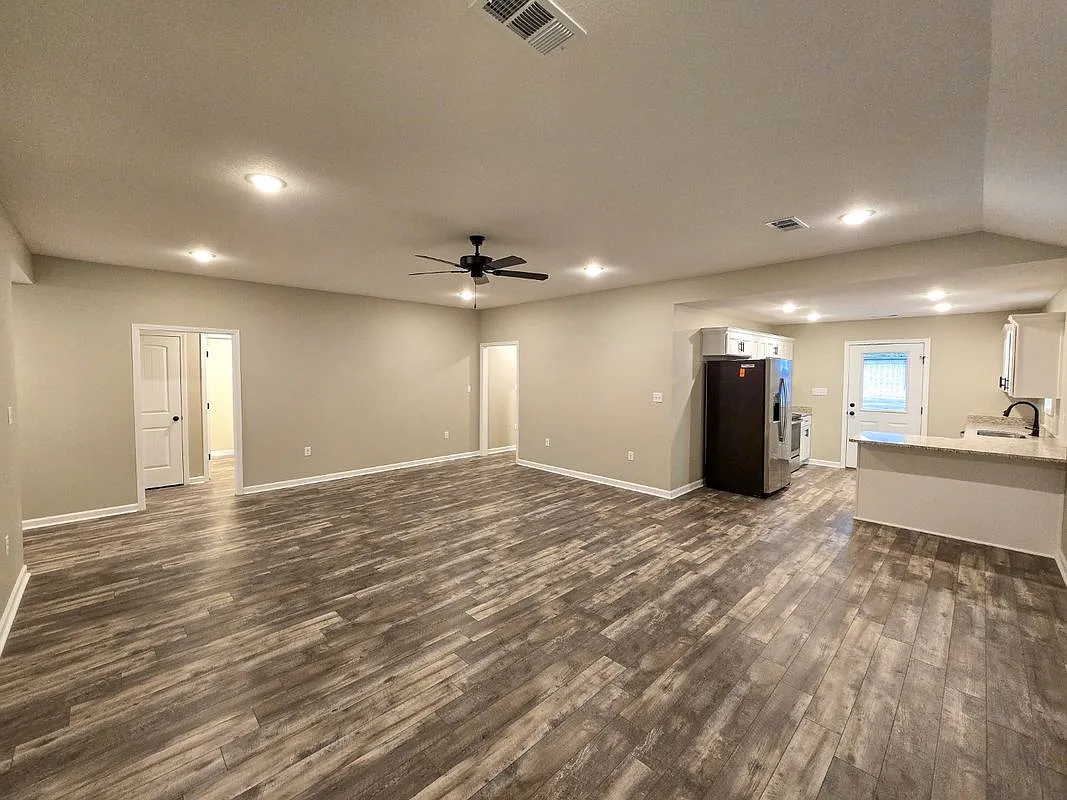 3 bed, 2.0 bath, 1532 sqft, $1,650 — Photo 3