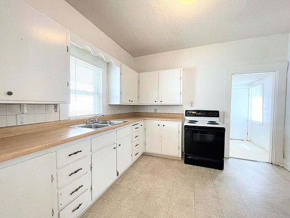 4th image of 323 W 8th Ave
