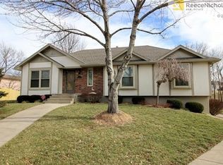 2200 SW Granite Ct, Blue Springs, MO 64015
