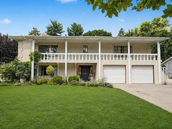 1217 El Camino Dr NW, Grand Rapids, MI 49504