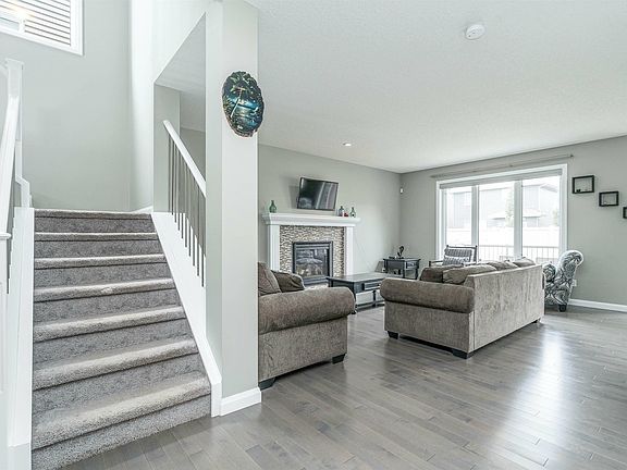 5th image of 4384 Crabapple Cres SW
