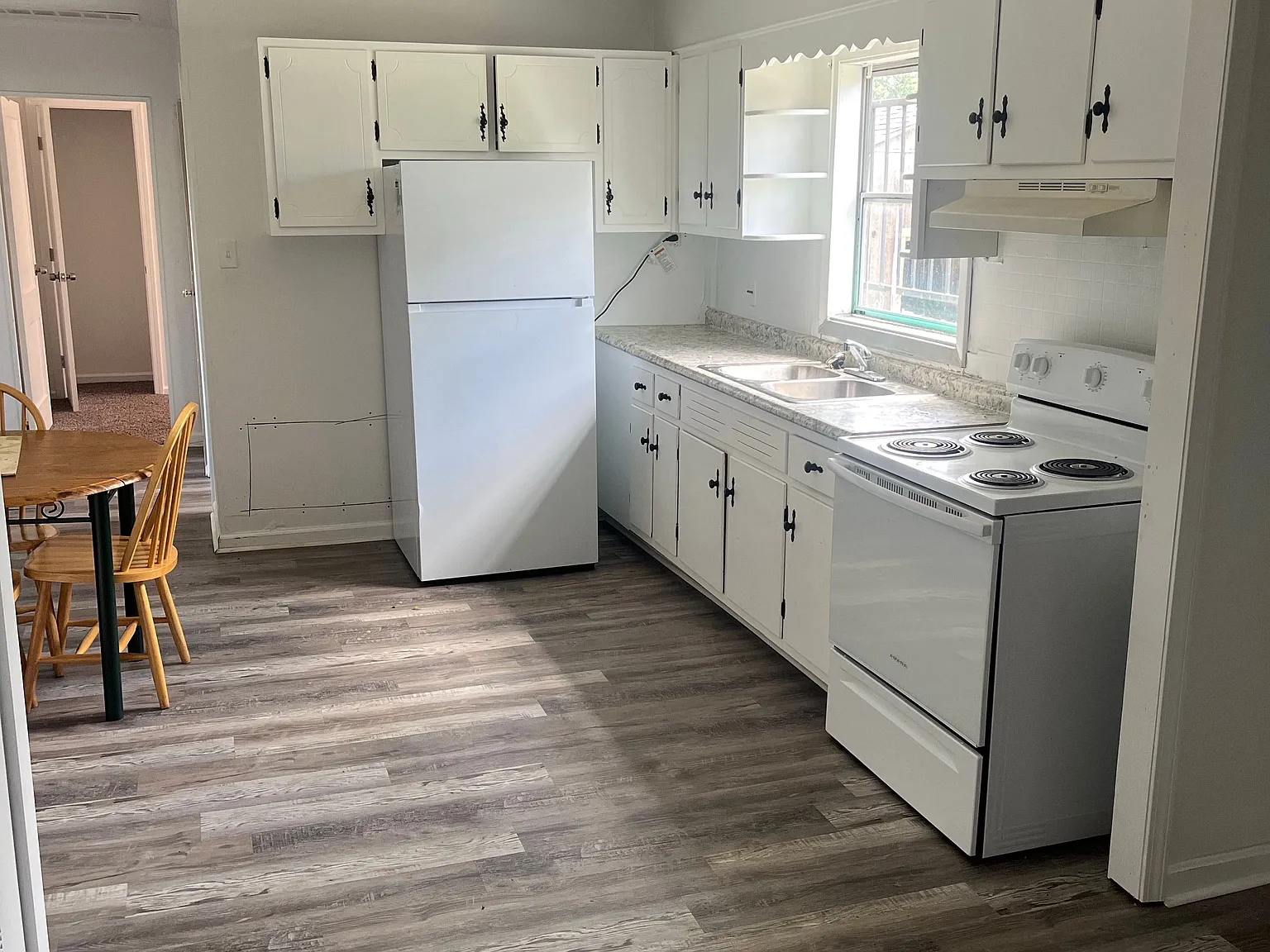 2 bed, 1.0 bath, 900 sqft, $1,000 — Photo 1