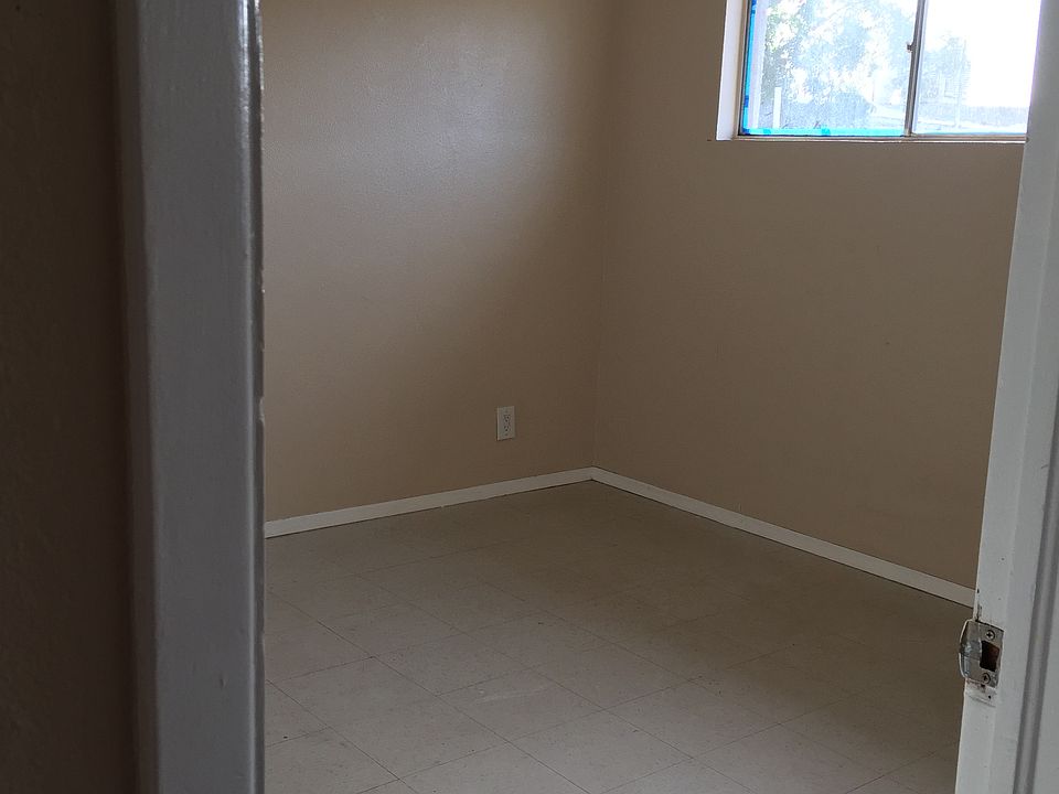 2nd image of 507 Holiday St