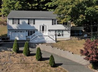 32 Monroe St, Amesbury, MA 01913