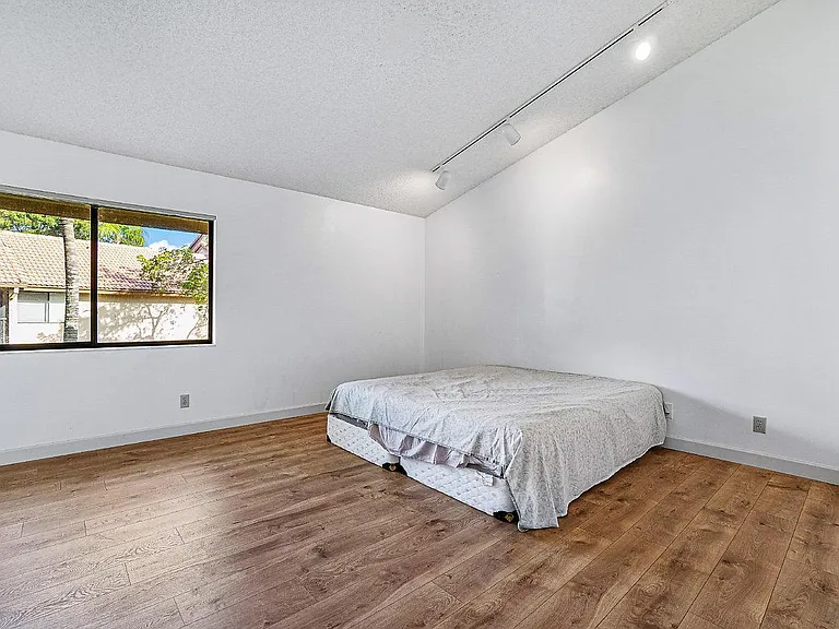 5520 Coach House Cir — Photo 11