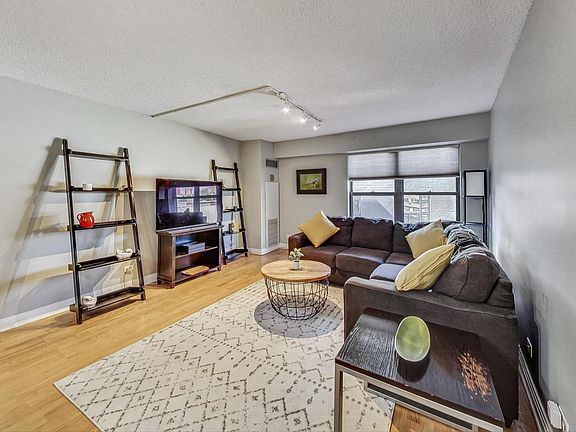 5th image of 350 W Belden Ave APT 513