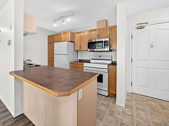 4th image of 100 Foxhaven Dr #419
