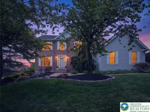 7188 Periwinkle Dr, Macungie, PA 18062