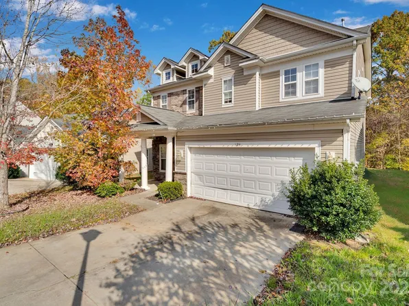 8214 Deodora Cedar Ln, Charlotte, NC 28215