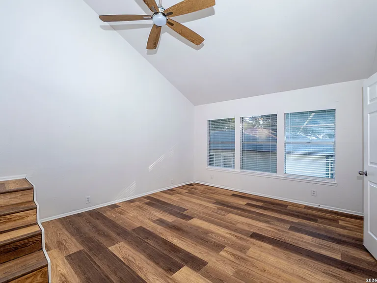 538 W Elsmere Pl — Photo 9
