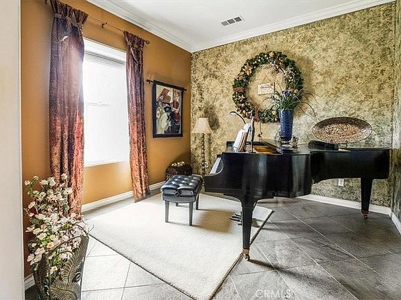 5th image of 889 Highridge St