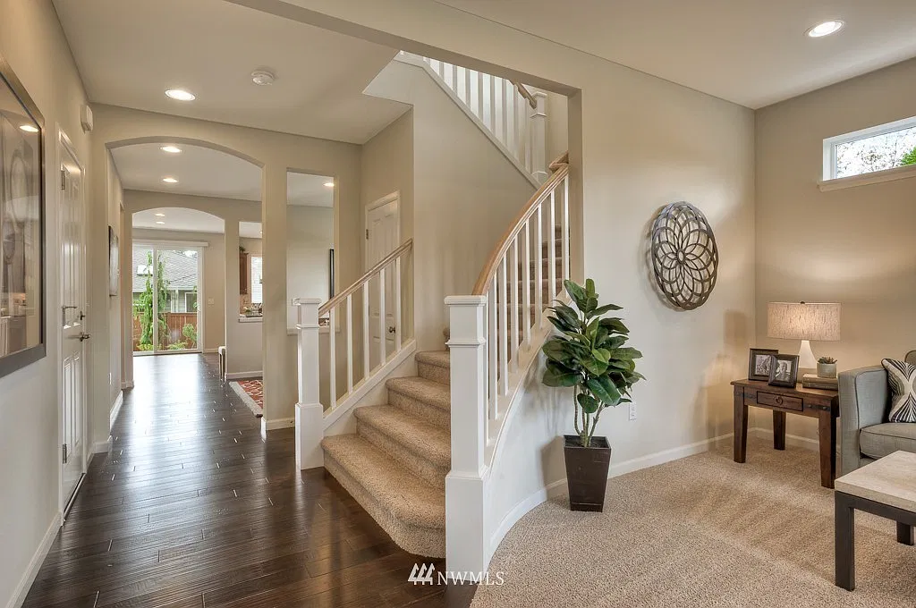 5 bed, 2961 sqft, $3,900 — Photo 3
