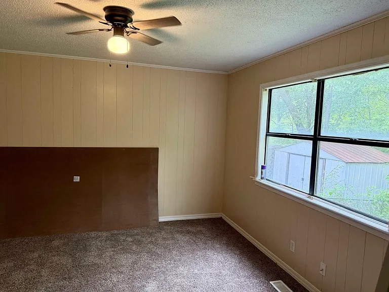 1412 W Cherry St — Photo 4