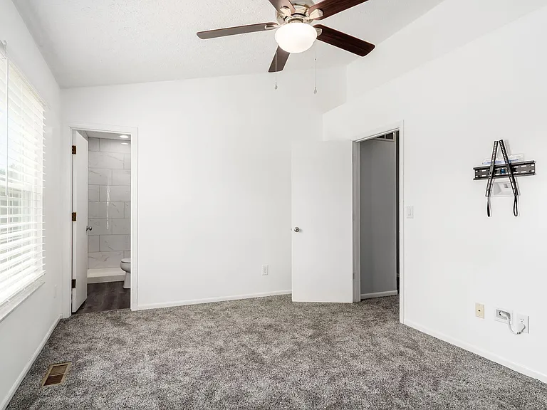 9061 Longstone Dr — Photo 7
