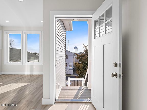 3rd image of 233 Dupont Ave #1