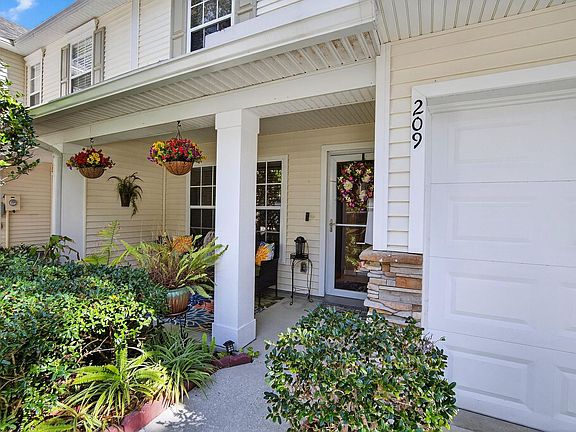 3rd image of 209 Sawtooth Dr
