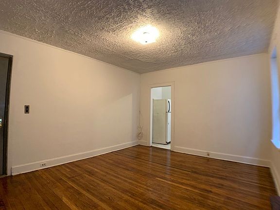 5th image of 2123 27th St APT B3