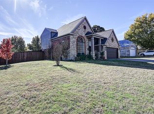 6844 Dogwood Ln, North Richland Hills, TX 76182